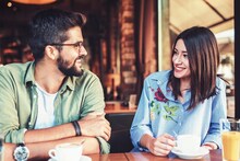 नात्याला 'नाव' नको, 'बांधिलकी' नको! Gen Z 'क्वांटम डेटिंग'कडे का होतेय आकर्षित?