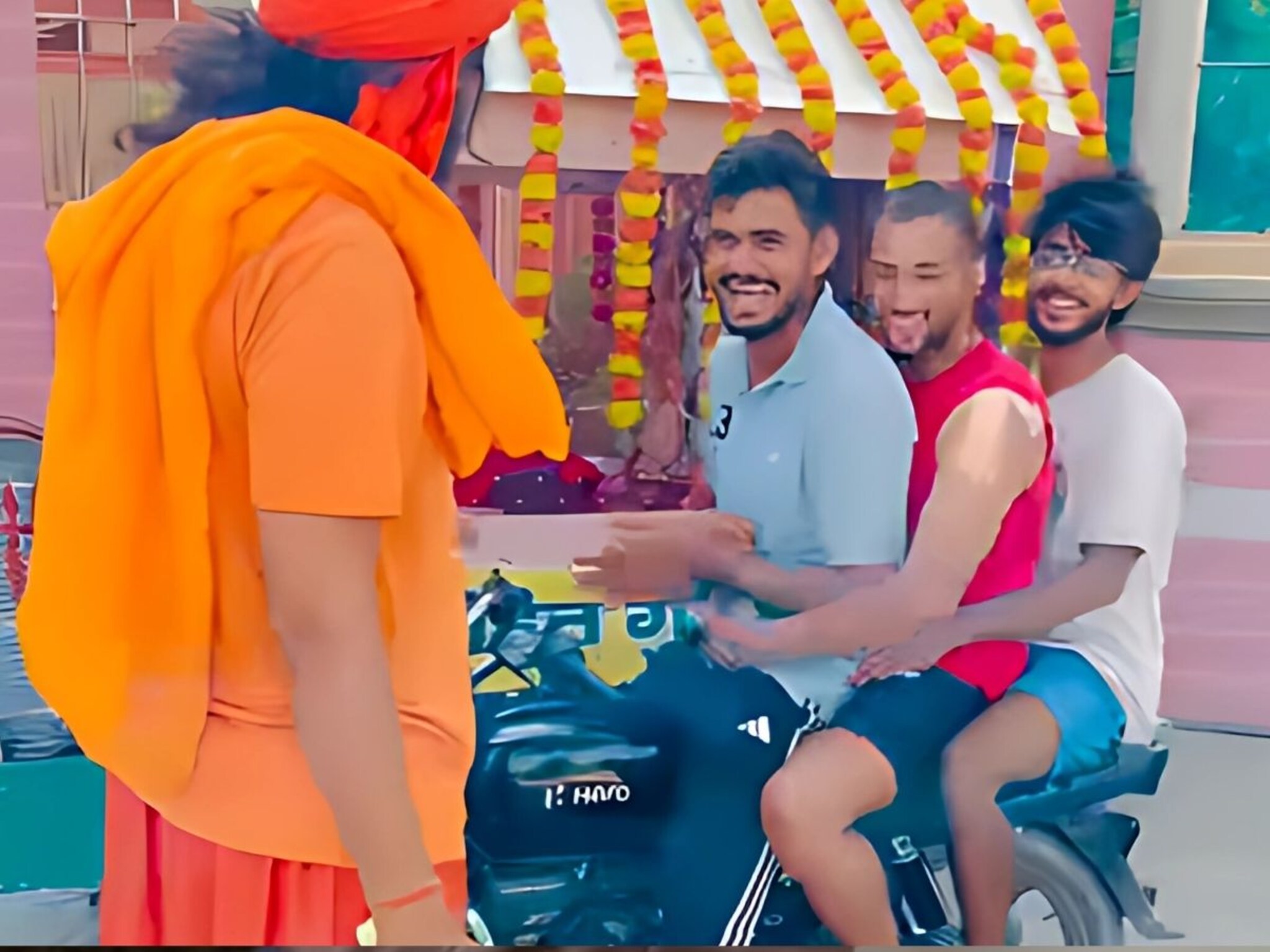 हा Viral Video तुम्हाला हसवेल आणि रडवेलही; असं यात आहे काय, पाहा