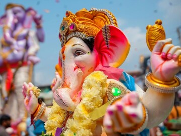 बाप्पा चालले गावाला! पण दहाव्या दिवशीच का? गणपती विसर्जनाची स्टोरी