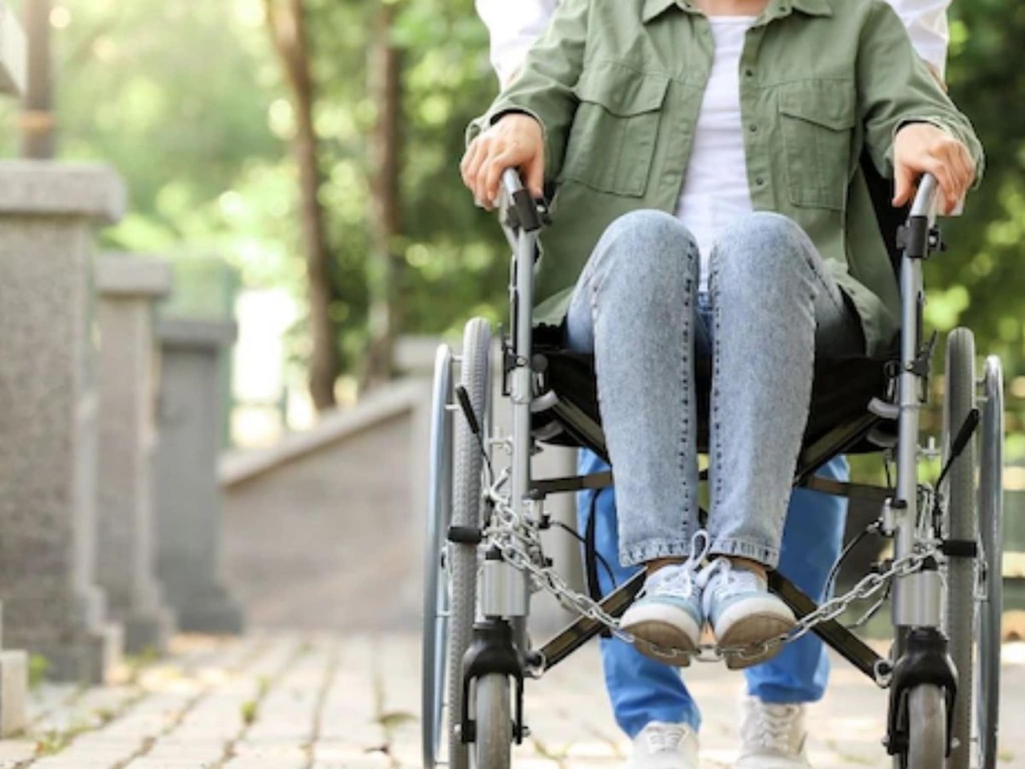 14 वर्षांची मुलगी झोपून उठली आणि मारला लकवा, डॉक्टरांनीही हार मानली पण 3 महिन्यांनी घडला चमत्कार