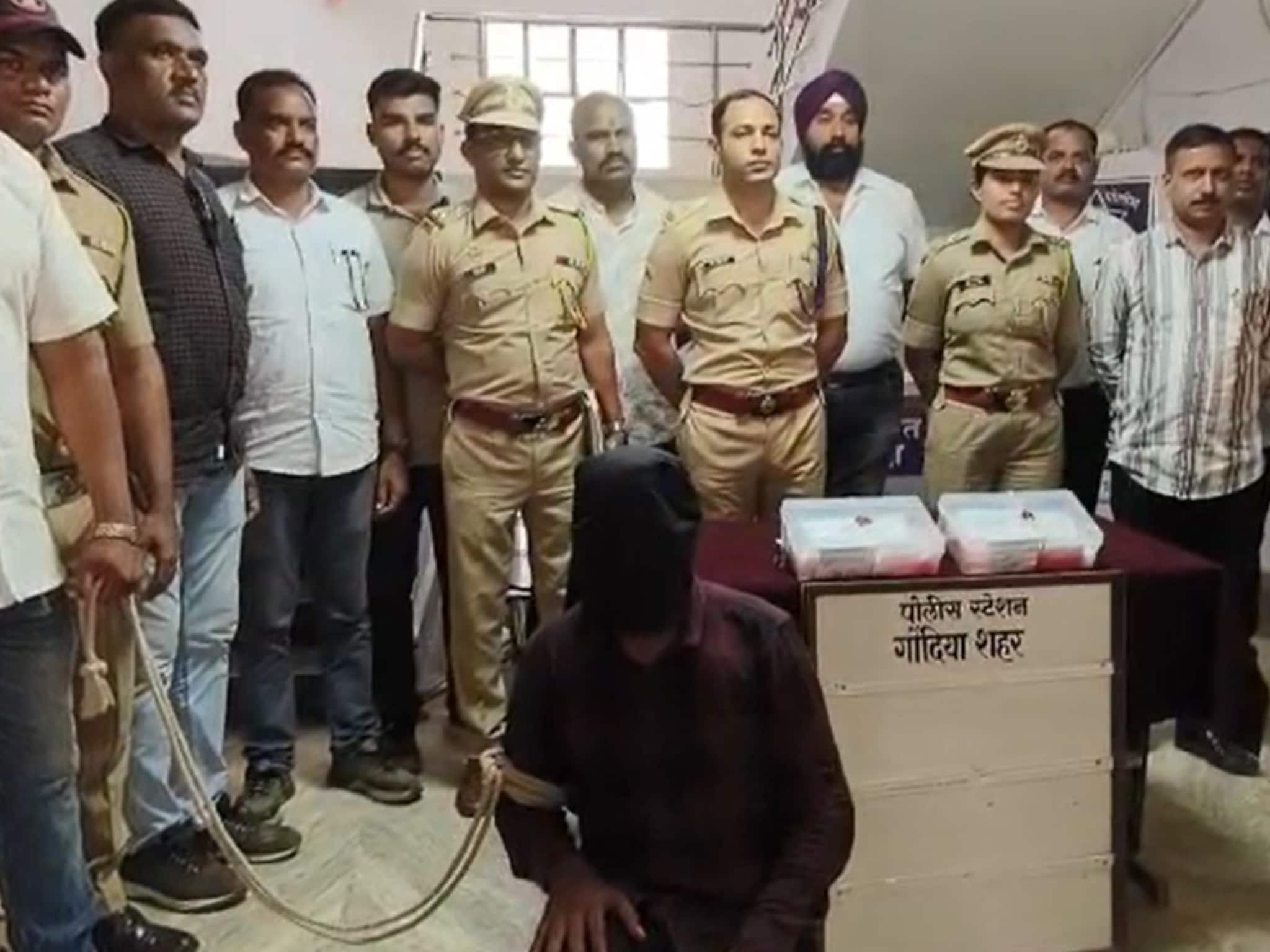 कुरिअरने ५० किलो चांदी मागवली, एकाने ३० किलो पळवली, पोलिसांनी चक्रे फिरवली अन्..