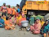 'संसार वाहून गेला, रस्त्यावर आलो, सरकार मात्र झोपेत!' पुरग्रस्त महिलेचा टाहो