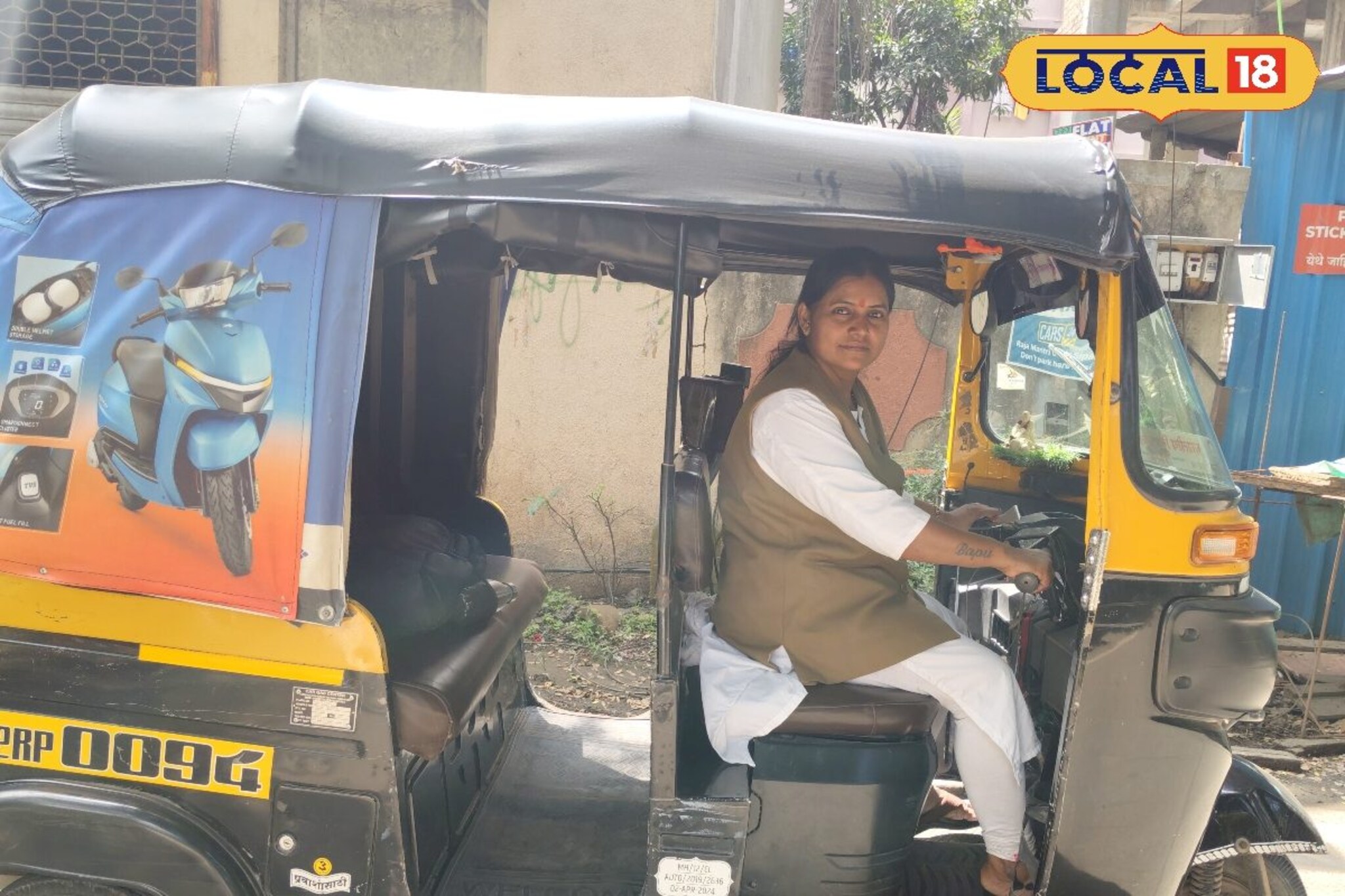 नवदूर्गा! पतीचं आजारपण आणि मुलाचं शिक्षण, संसारासाठी ‘ती’नं हाती घेतलं स्टेअरिंग