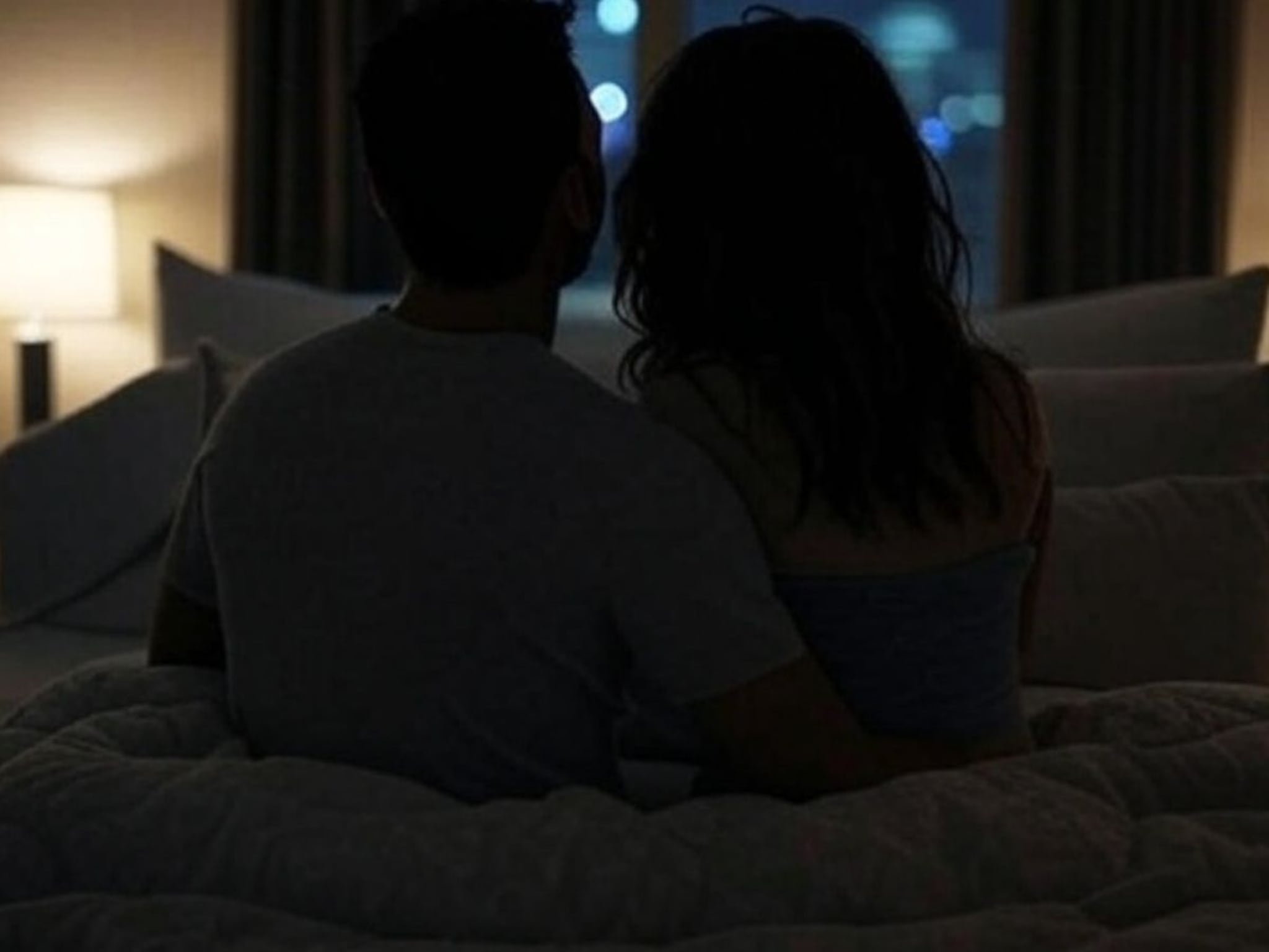 हनीमूनसाठी फॉरेनला गेलं कपल, महिला म्हणाली, इतकी गरमी... हॉटेलमध्ये घडलं असं काही, 12 दात हलले