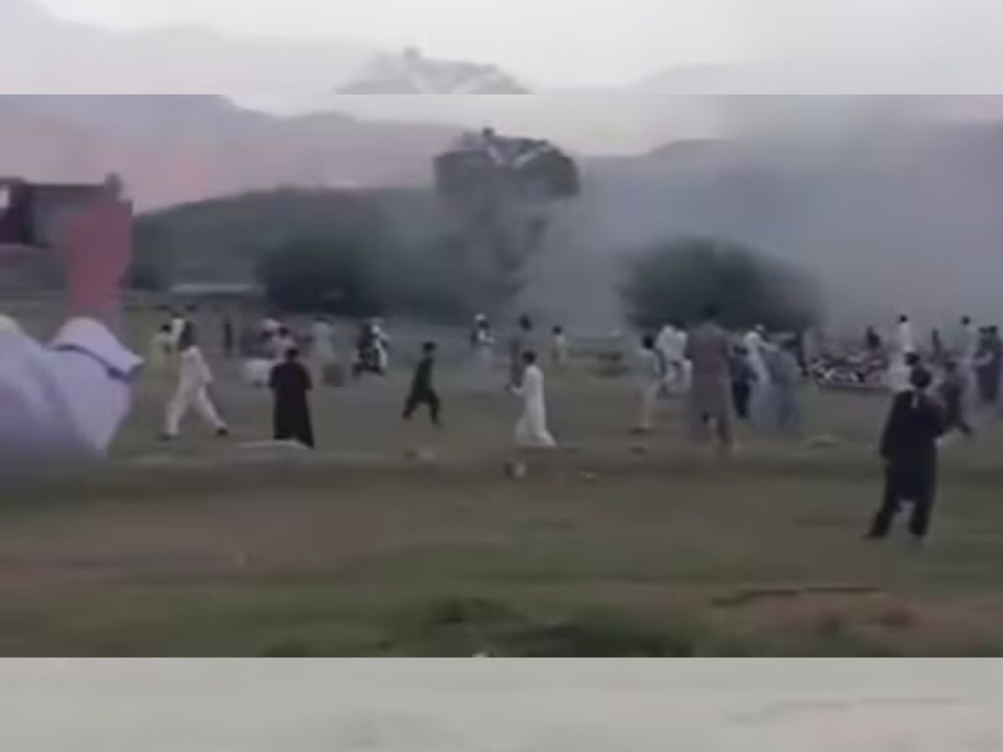 क्रिकेट सामन्यात बॉम्बस्फोट, IEDचा वापर; एकाचा जागेवर मृत्यू, अनेक जण जखमी- घटनेचा Live व्हिडिओ