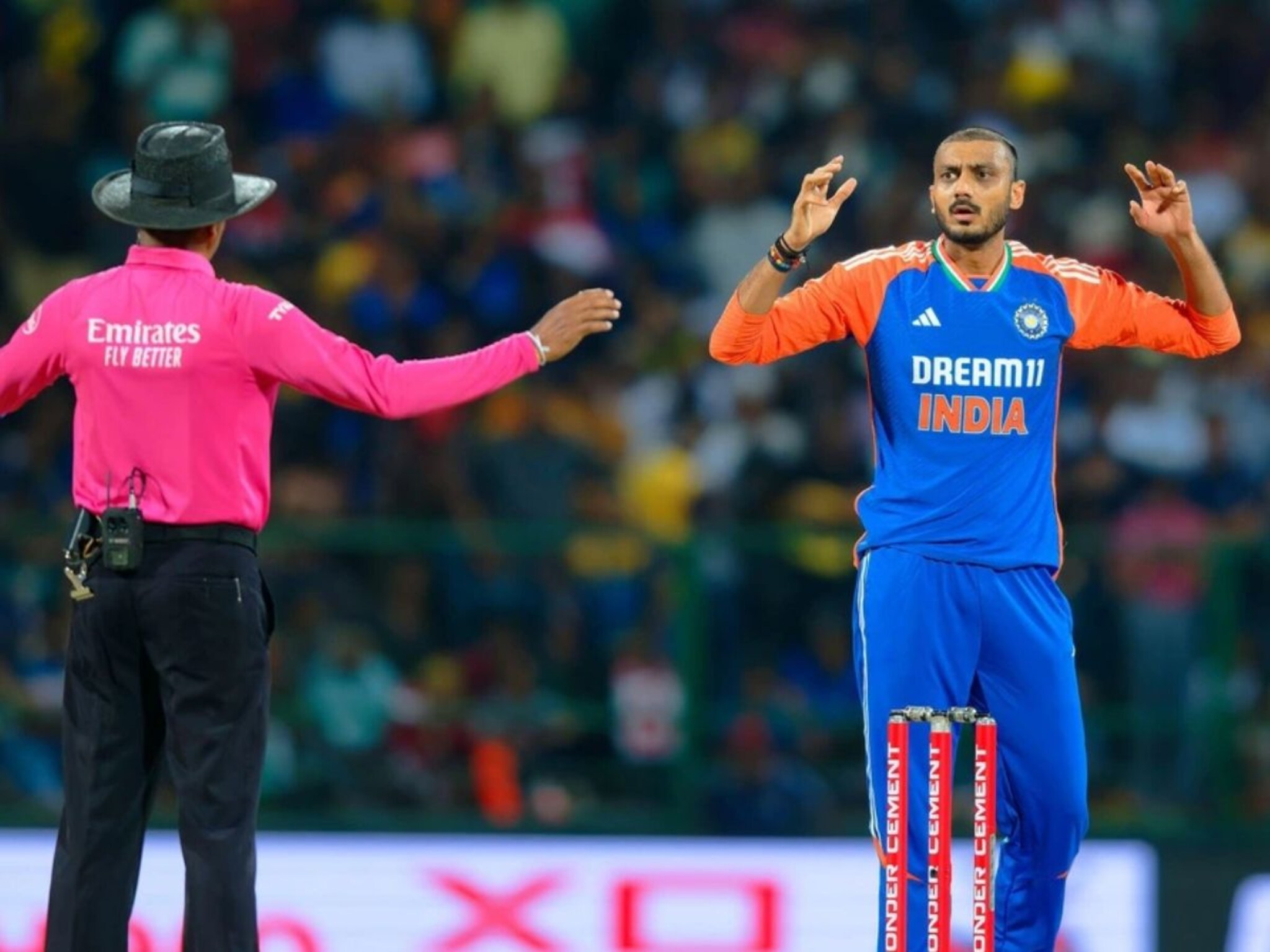 IND vs SL : अक्षर पटेलमुळे सुपर ओव्हरमध्ये गेली मॅच... 20 व्या ओव्हरच्या शेवटच्या बॉलवर मोठी चूक, काय घडलं? पाहा Video IND vs SL : अक्षर पटेलमुळे सुपर ओव्हरमध्ये गेली मॅच... 20 व्या ओव्हरच्या शेवटच्या बॉलवर मोठी चूक, काय घडलं? पाहा Video