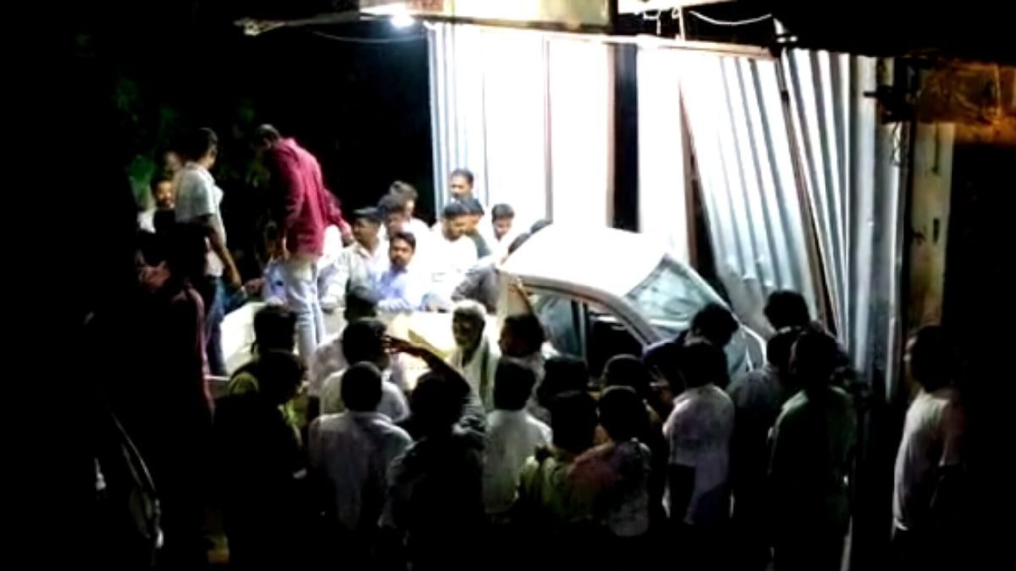 50 फूट फरफटत नेले,  मालवाहू वाहनाच्या धडकेत दुचाकीस्वार ठार, जळगावात भीषण अपघात