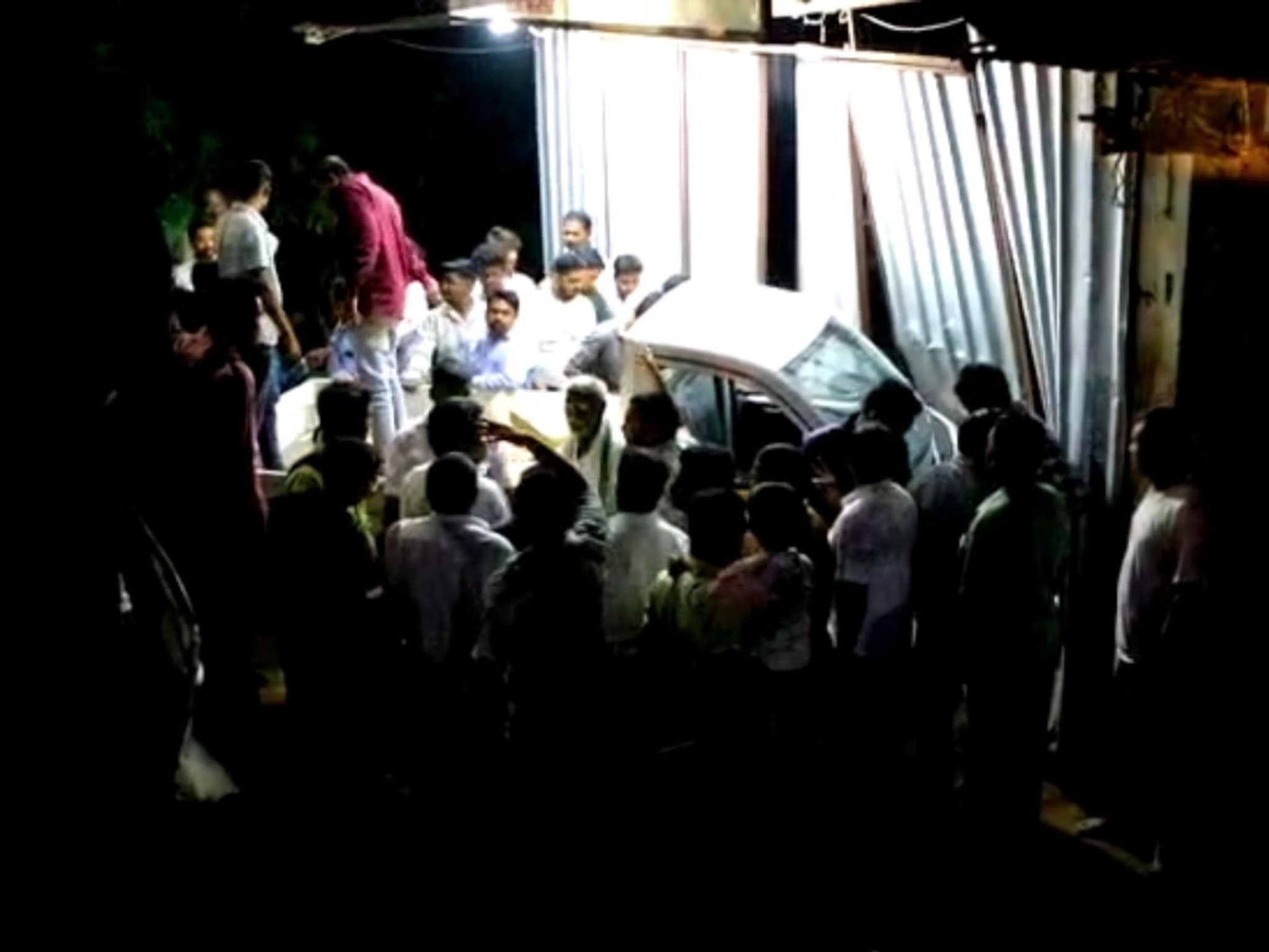 50 फूट फरफटत नेले,  मालवाहू वाहनाच्या धडकेत दुचाकीस्वार ठार, जळगावात भीषण अपघात