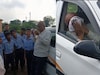 आवडत्या शिक्षकाची बदली अन् विद्यार्थ्यांनी रडून रडून हाल केले, भावूक करणारा VIDE