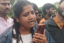 Solapur Flood Jyoti Waghmare : 'तुमचं राजकारण नंतर करा...', शिंदे गटाच्या ज्योती वाघमारेंना जिल्हाधिकाऱ्यांनी झापलं