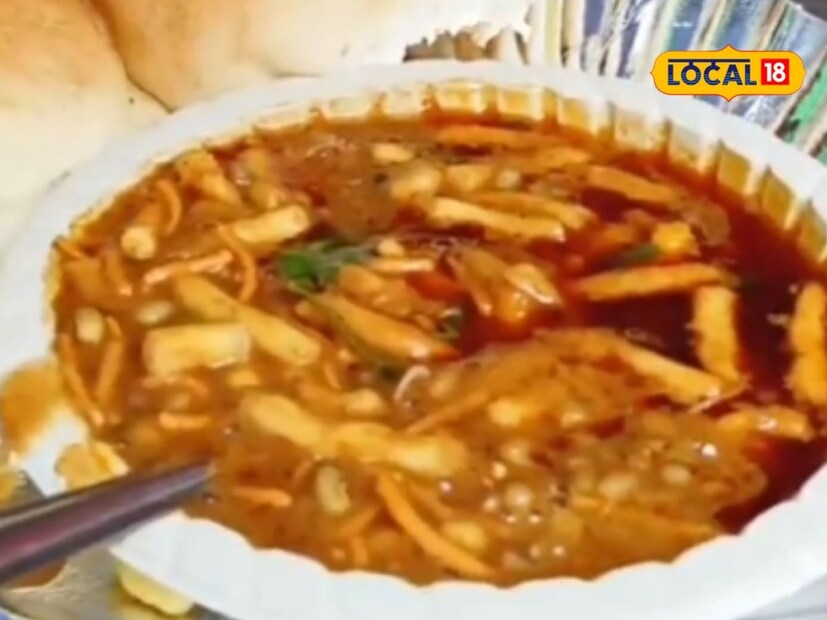 अनेकांना फास्टफूड खायला मोठ्या प्रमाणात आवडतं. फास्टफूडमध्ये अनेक जण मिसळ खाण्याला आवडीने प्राधान्य देतात. मिसळ म्हटली की नागपुरी, कोल्हापुरी किंवा झणझणीत पुणेरी मिसळीचा उल्लेख सर्वात आधी होतो. जर तुम्हालाही पारंपरिक चवींपलीकडे जाऊन खायची असेल तर तुम्ही कोकण स्पेशल मटकीची मिसळ खाऊ शकता. ही स्पेशल मिसळ मुंबईत मिळत आहे. अनेकांना फास्टफूड खायला मोठ्या प्रमाणात आवडतं. फास्टफूडमध्ये अनेक जण मिसळ खाण्याला आवडीने प्राधान्य देतात. मिसळ म्हटली की नागपुरी, कोल्हापुरी किंवा झणझणीत पुणेरी मिसळीचा उल्लेख सर्वात आधी होतो. जर तुम्हालाही पारंपरिक चवींपलीकडे जाऊन खायची असेल तर तुम्ही कोकण स्पेशल मटकीची मिसळ खाऊ शकता. ही स्पेशल मिसळ मुंबईत मिळत आहे.