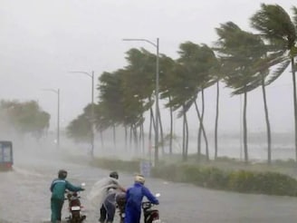 समुद्र खवळला, वारं फिरलं आता 5 नोव्हेंबरपर्यंत महाराष्ट्रात पावसाचा मुक्काम