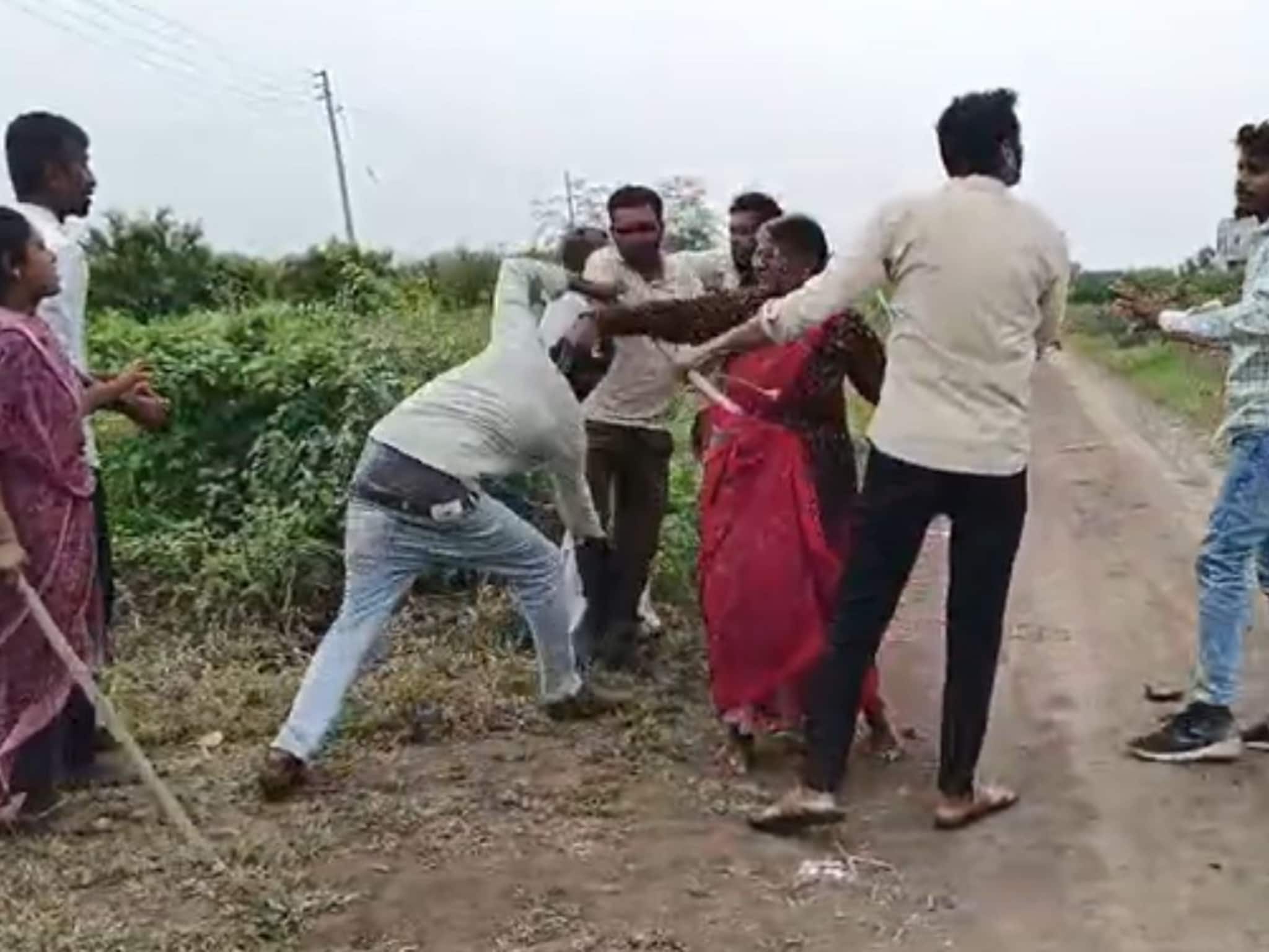 Malegaon News: सावकाराच्या गुंड टोळीचा कुटुंबावर जीवघेणा हल्ला, मालेगाव हादरलं