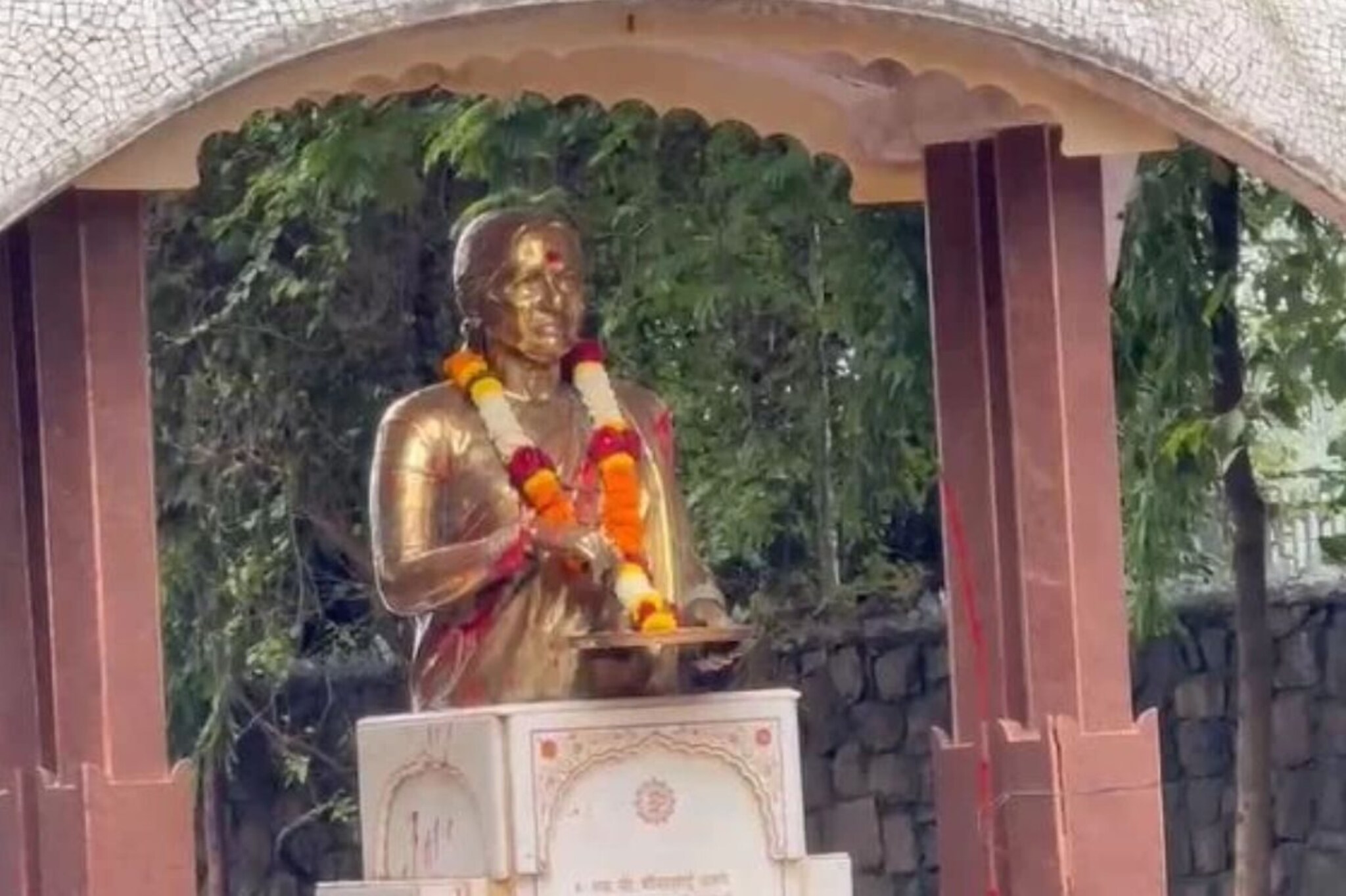 मीनाताई ठाकरे पुतळा प्रकरणातील आरोपीबद्दल धक्कादायक माहिती समोर, शेजाऱ्य