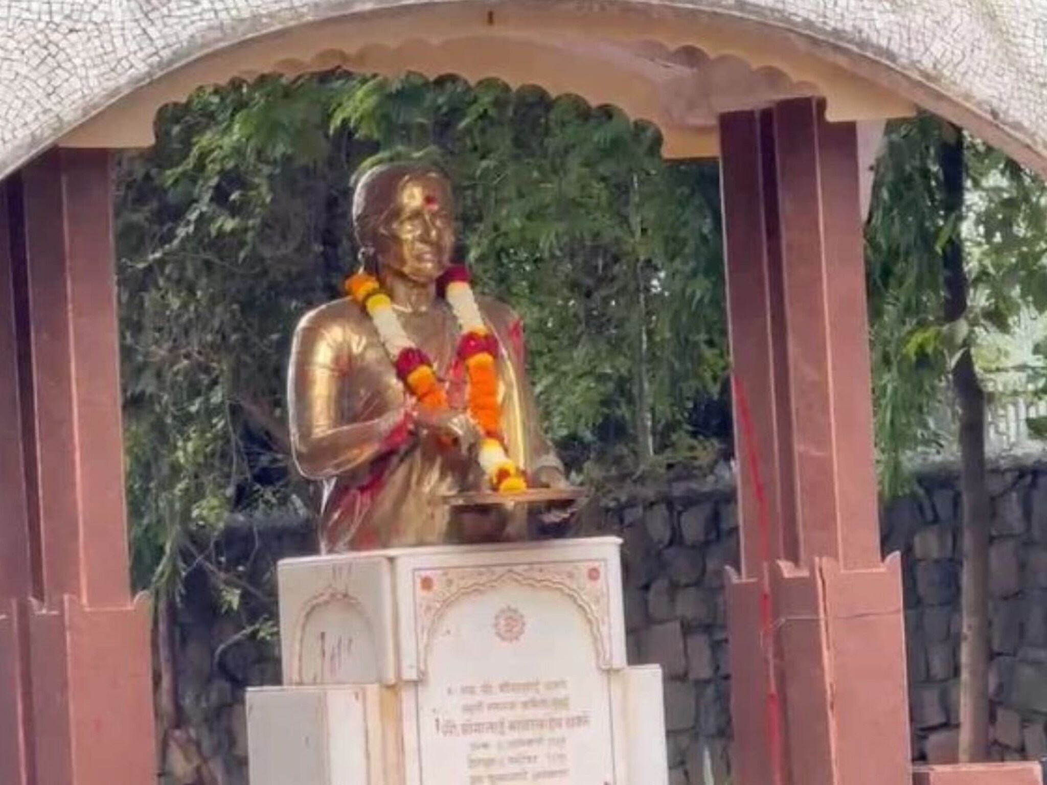 मीनाताई ठाकरे पुतळा प्रकरणातील आरोपीबद्दल धक्कादायक माहिती समोर, शेजाऱ्य