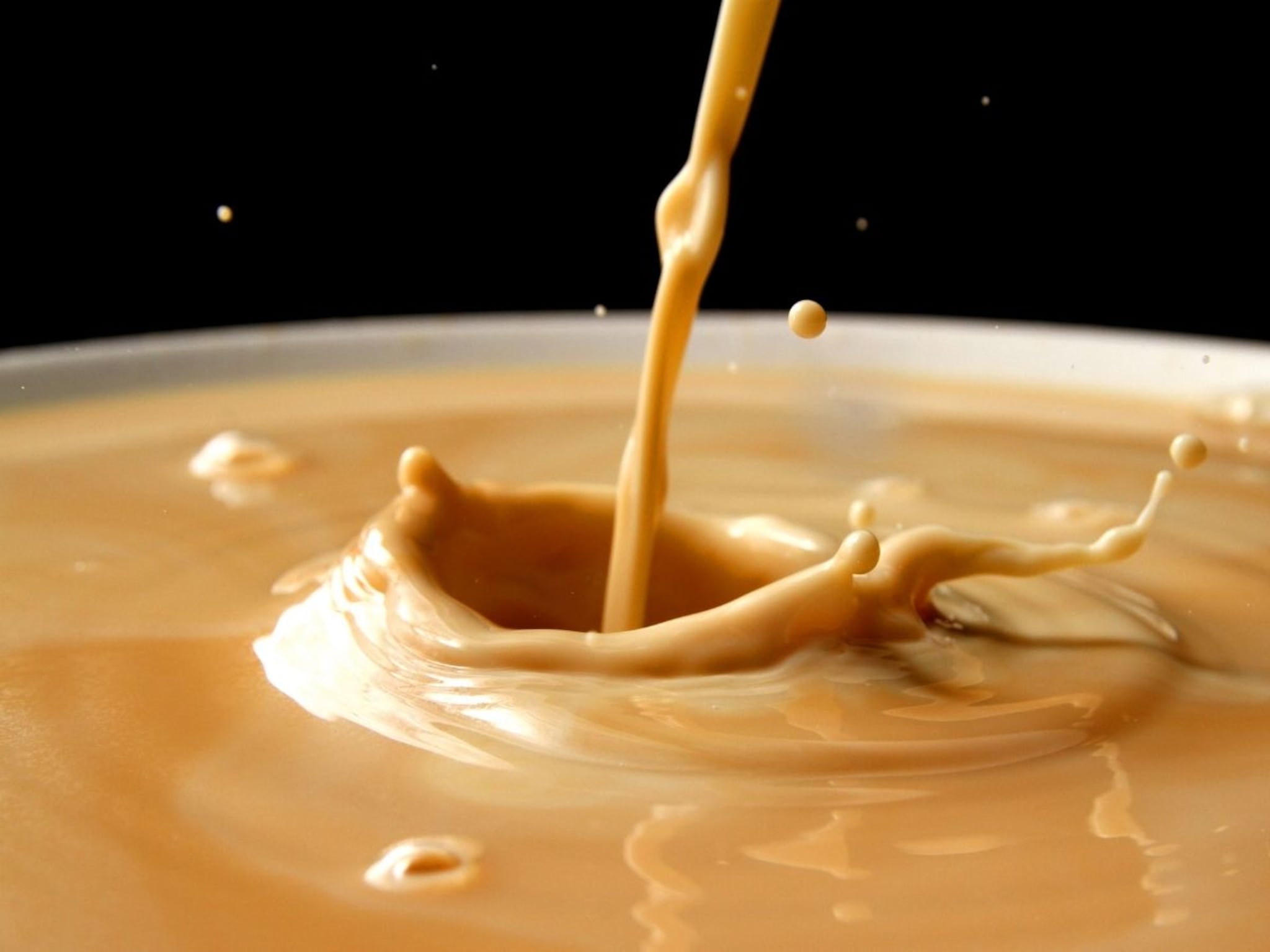 Perfect Jaggery Tea: गुळाचा चहा बिघडतो, चहात आधी काय घालायचं? 3 टिप्स, घरीच बनेल फक्कड चहा