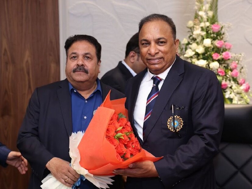 राजीव शुक्ला आणि देवजीत सैकिया यांची पुन्हा उपाध्यक्ष आणि सचिव म्हणून निवड झाली आहे. प्रभतेज सिंह भाटिया यांनी रोहन गोंस देसाई यांच्या जागी संयुक्त सचिवपद स्वीकारले आहे. भाटिया याआधी बीसीसीआयचे कोषाध्यक्ष होते. आता ए. रघुराम भट बीसीसीआयचे नवे कोषाध्यक्ष आहेत.
