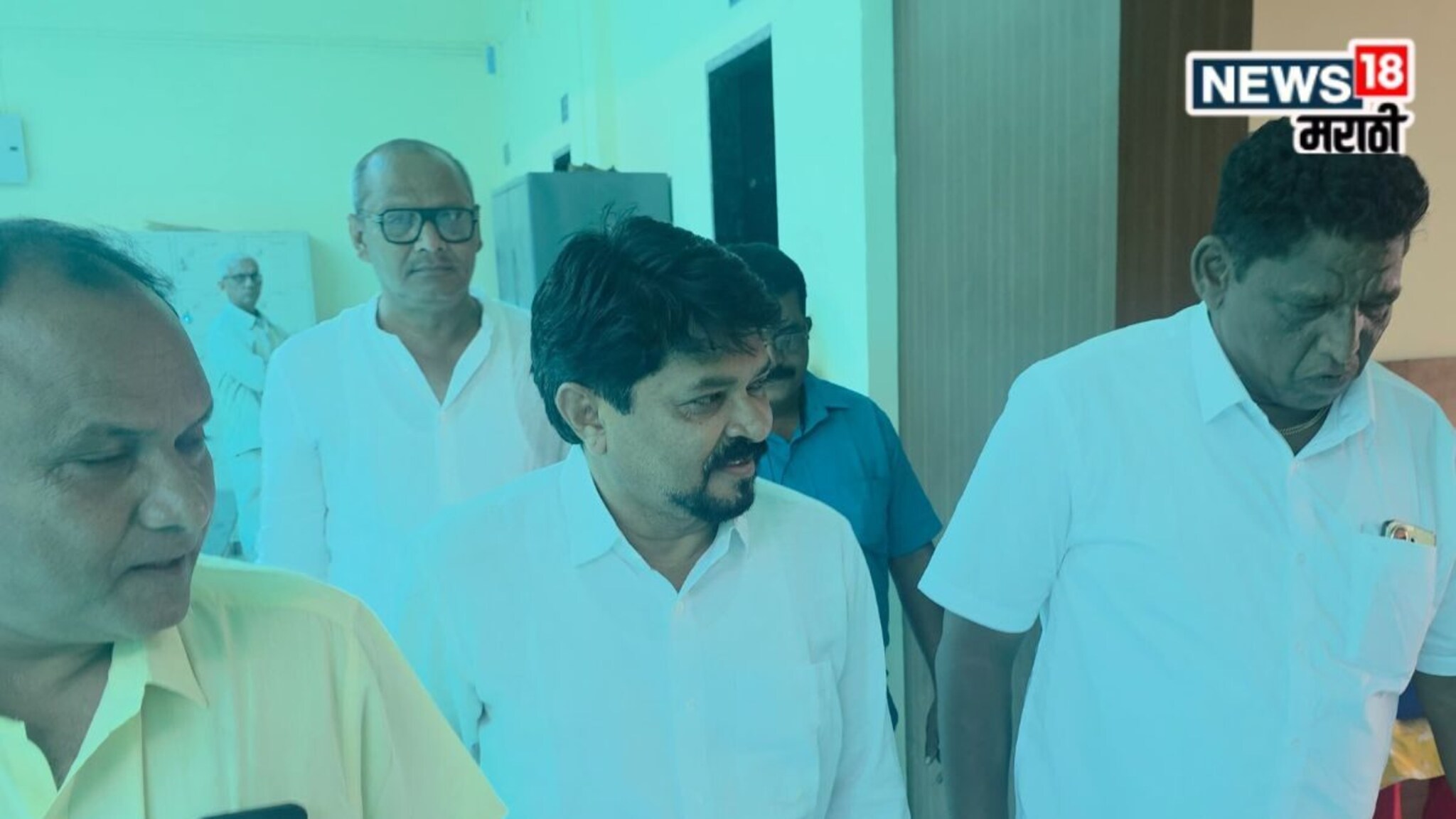 Jalgaon News : जळगावात मध्यरात्री नाट्यमय घडामोडी, अजितदादांच्या निकटवर्तीयाला केली अटक