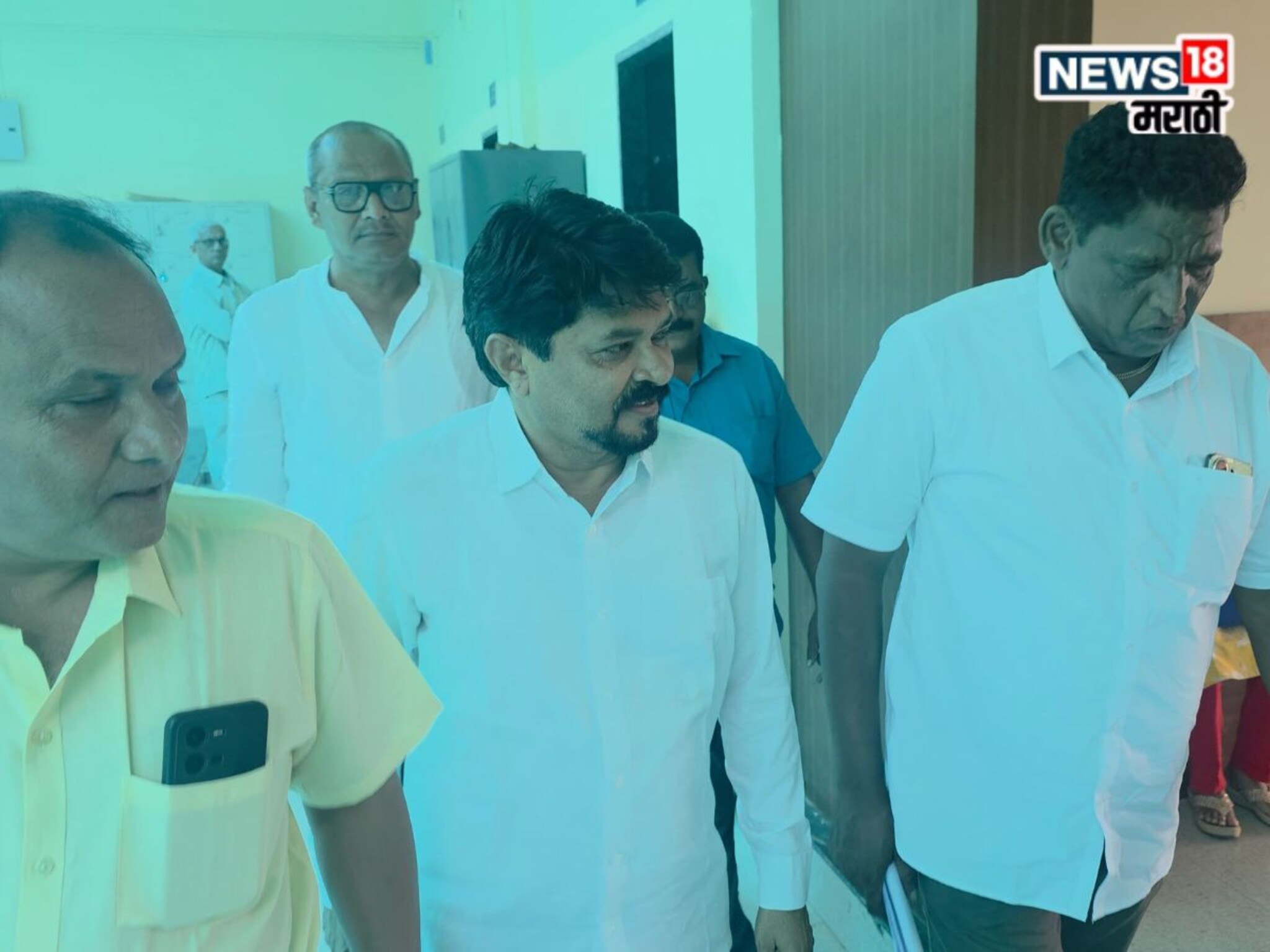 Jalgaon News : जळगावात मध्यरात्री नाट्यमय घडामोडी, अजितदादांच्या निकटवर्तीयाला केली अटक