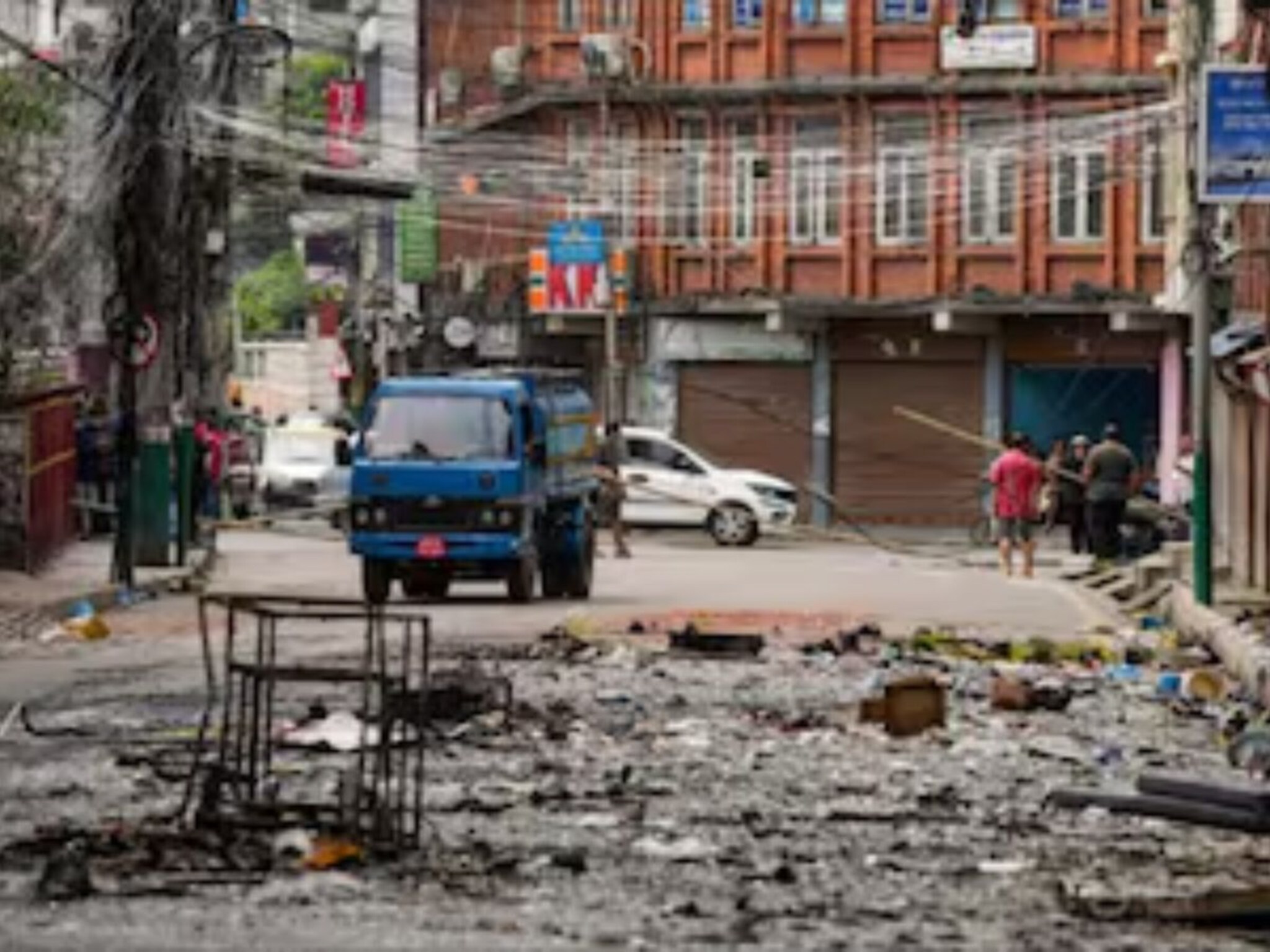 अशांत नेपाळमधून आली मोठी बातमी, सीमेवर भारतीय पर्यटकांवर हल्ला; पशुपतिनाथच्या दर्शनानंतर बसला वेढा घालून...