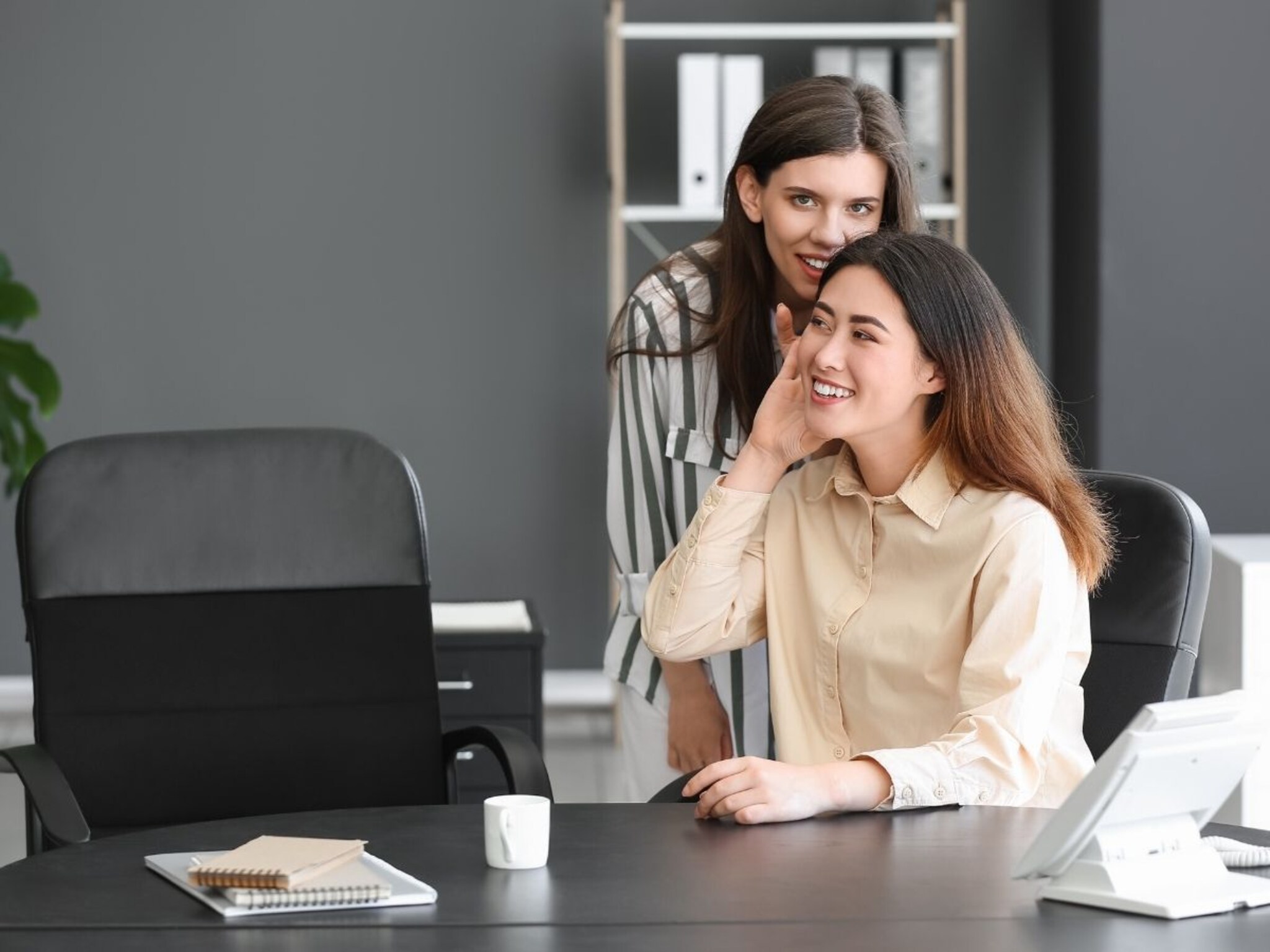 काय! काम करता करता खुर्चीवरून उठल्यावर सॅलरी कट, डेस्क सोडणाऱ्या कर्मचाऱ्यांचं काही खरं नाही
