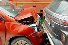 पुणे-सातारा महामार्गावर खड्ड्यामुळे भीषण अपघात, तीन वाहने धडकली