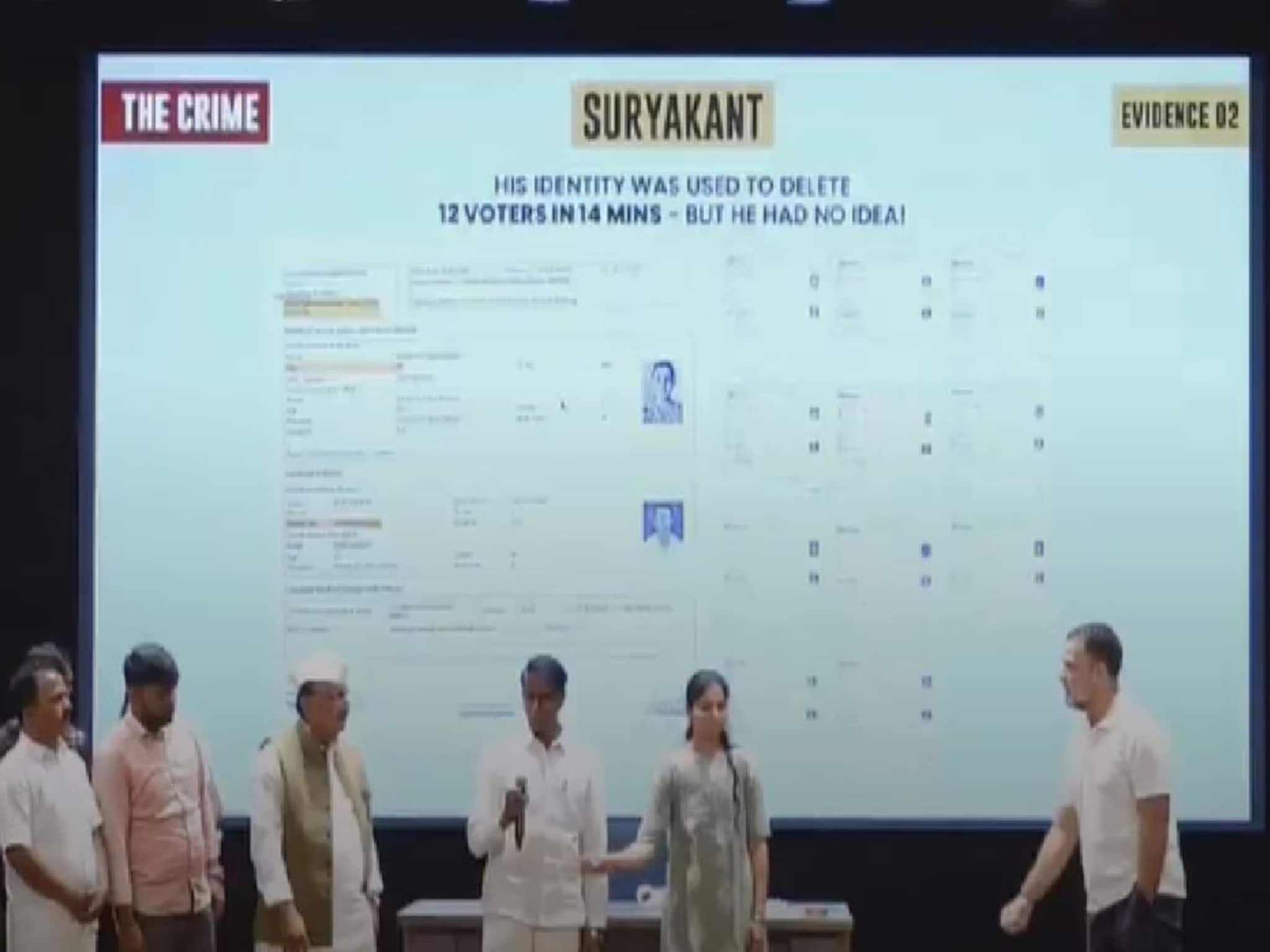 Rahul Gandhi : राहुल गांधींचा मोठा धमाका, वोट चोरी प्रकरणी मतदारांनाच समोर आणलं, निवडणूक आयुक्तांवर खळबळजनक आरोप