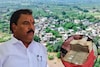 स्वतःचे दोन प्लॉट विकून संजय गायकवाड यांच्याकडून पूरग्रस्तांना २५ लाखांची मदत