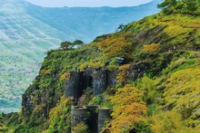 Sinhagad Fort: सिंहगडावर फिरायला जाताय? किल्ल्यावरील 'ही' ठिकाणं आवर्जून बघावीत