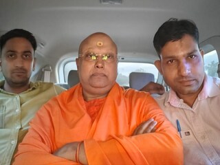 विद्यार्थीनींचे लैंगिक शोषण करणाऱ्या बाबा चैतन्यनंदच्या मुसक्या आवळल्या, दिल्ली पोलिसांनी केली अटक विद्यार्थीनींचे लैंगिक शोषण करणाऱ्या बाबा चैतन्यनंदच्या मुसक्या आवळल्या, दिल्ली पोलिसांनी केली अटक