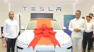 टेस्ला कार 