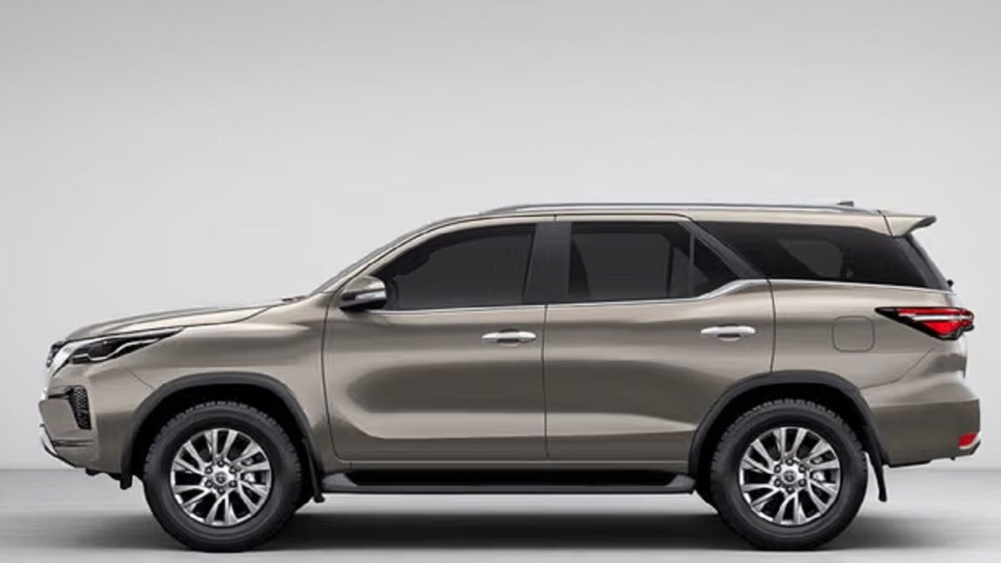 GST कटनंतर Toyota Fortuner चं कोणतं व्हेरिएंट मिळेल सर्वात स्वस्त? एकदा करा चेक