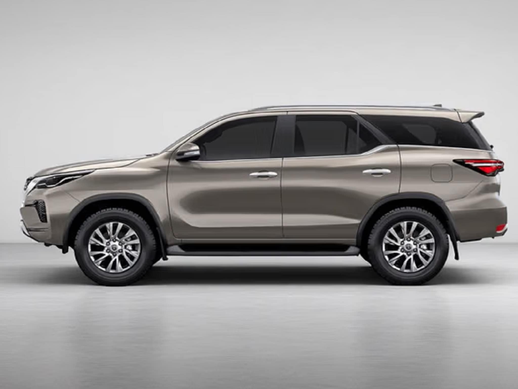 GST कटनंतर Toyota Fortuner चं कोणतं व्हेरिएंट मिळेल सर्वात स्वस्त? एकदा करा चेक