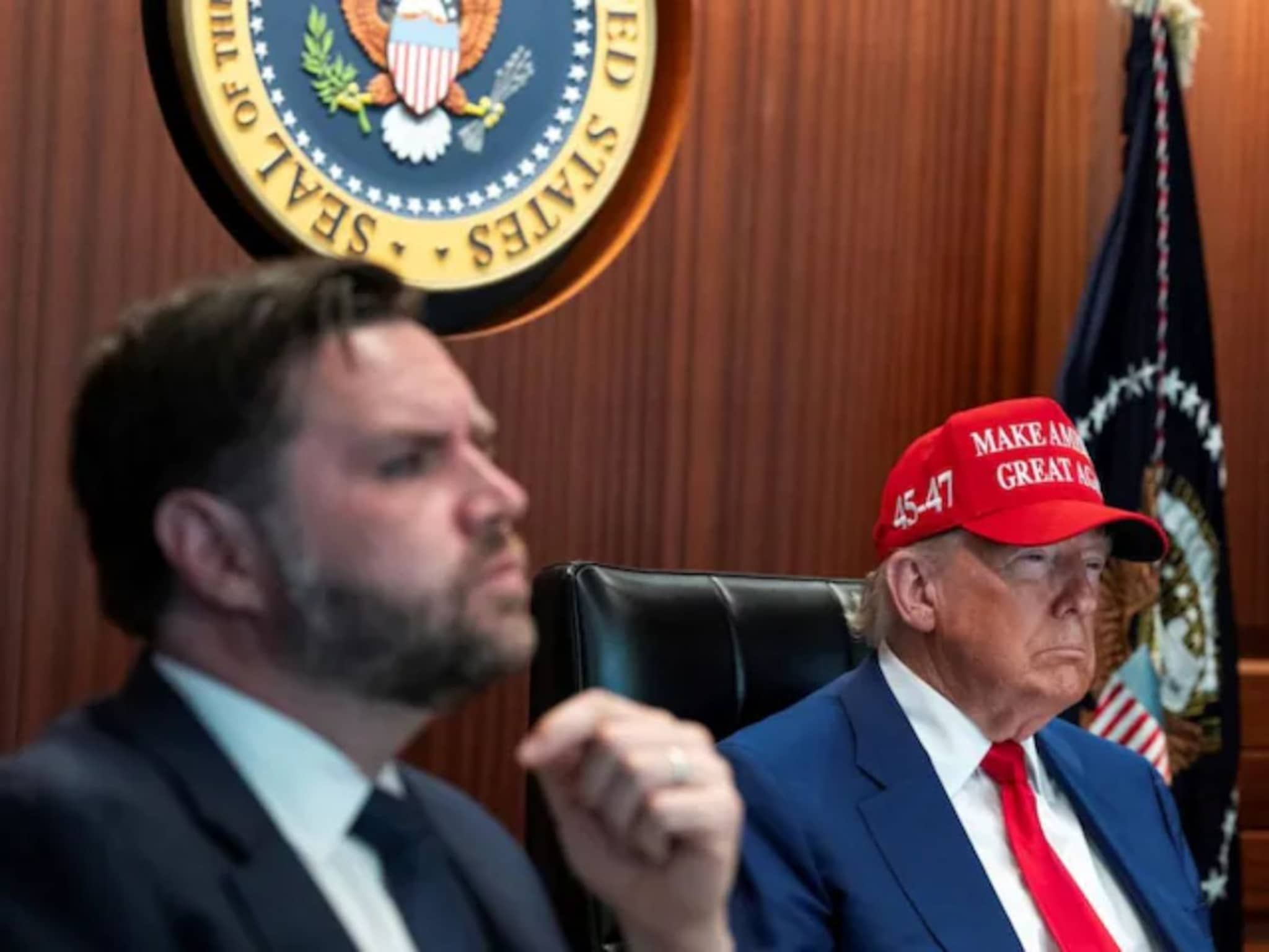 अमेरिकेवर इतिहासातील सर्वात मोठा Cyber ​​Attack, चीनच्या हॅकर्सनी ट्रम्प यांचा डेटा चोरला; ‘सॉल्ट टायफून’ हल्ल्याने जगभरात खळबळ