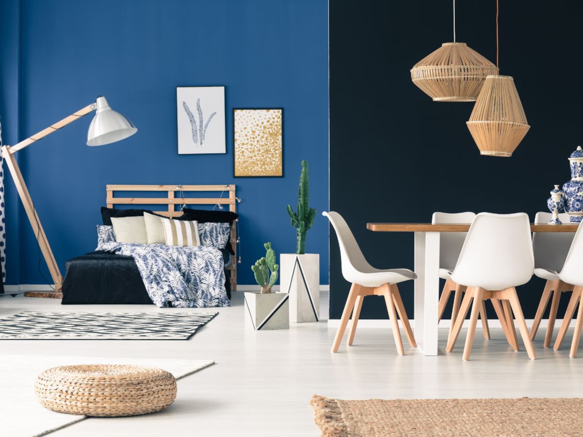Multifunctional Spaces : लहान घराला द्या परफेक्ट लूक! या स्मार्ट फर्निचर सोल्युशन्सने रूम बनतील मल्टि-पर्पज