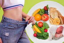 Balance Diet : फक्त व्यायामच नाही, वेट लॉससाठी 'या' पोषक तत्वांचा समतोलही असतो आवश्यक!