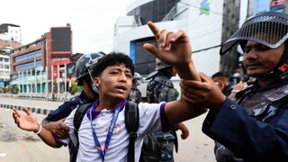 'Gen Z' च्या आंदोलनाचा दणका, सोशल मीडियावरील  बंदी मागे, राड्यानंतर नेपाळ सरकार झुकलं