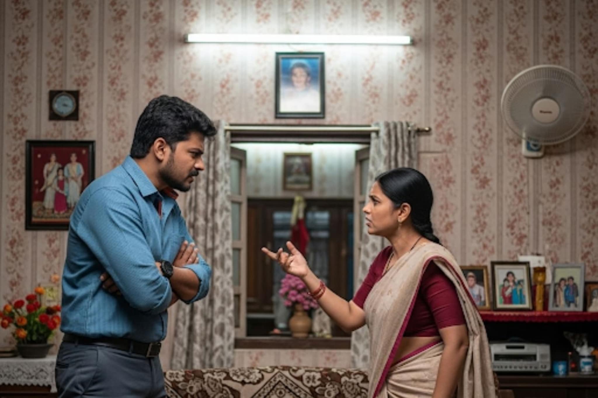 दवाखान्यात चला म्हणणाऱ्या पत्नीवर पतीचे कुऱ्हाडीने वार, नंतर गळ्याला लावला दोर