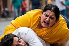 Shocking! अंगावर पडली बायको आणि नवऱ्याचा मृत्यू, कारणही धक्कादायक