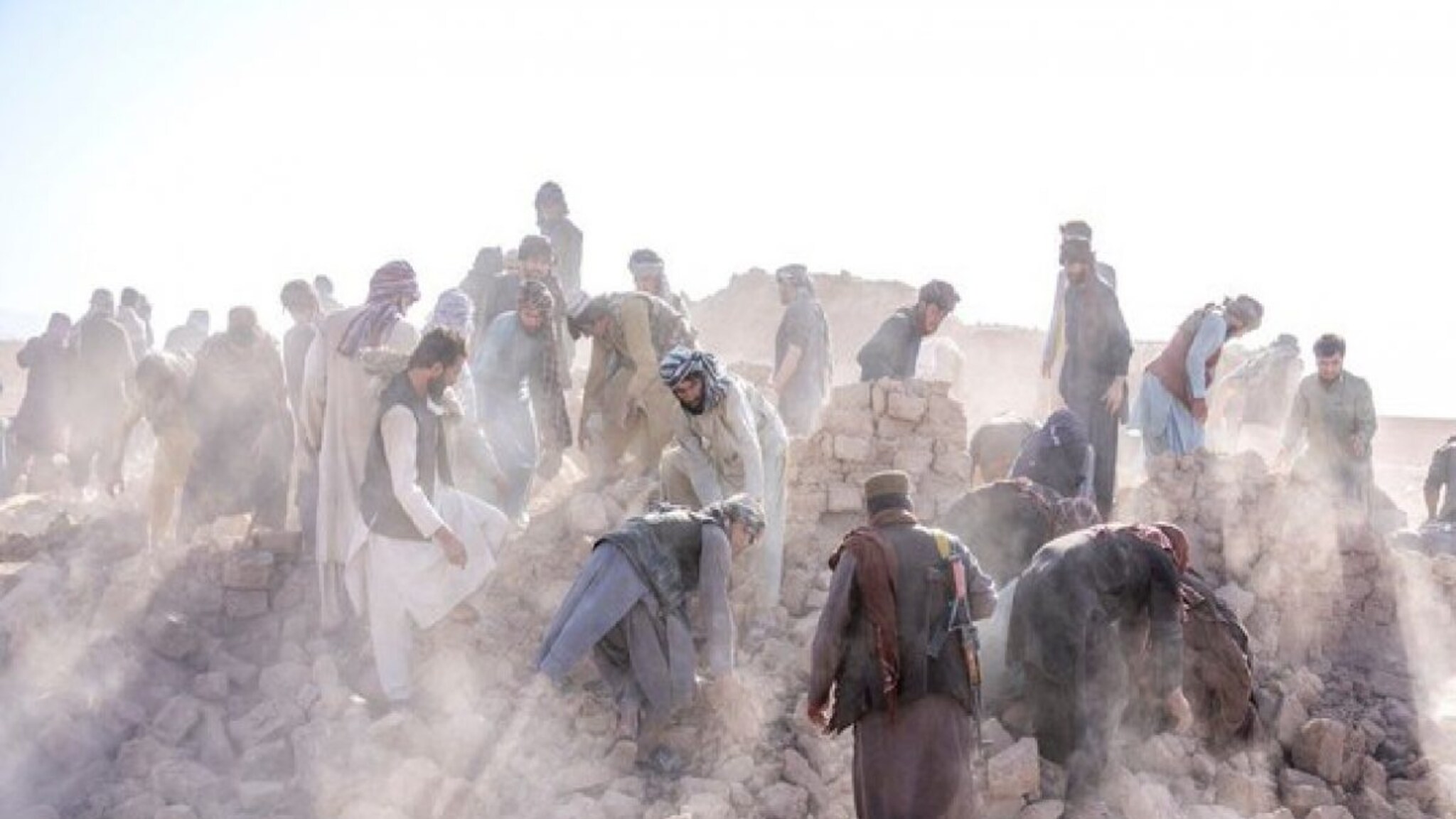 एका क्षणात होत्याचं नव्हतं झालं, मध्यरात्री सारं जमिनदोस्त... 622 जणांचा मृत्यू, भूकंपाने हादरलं अफगाणिस्तान, PHOTO