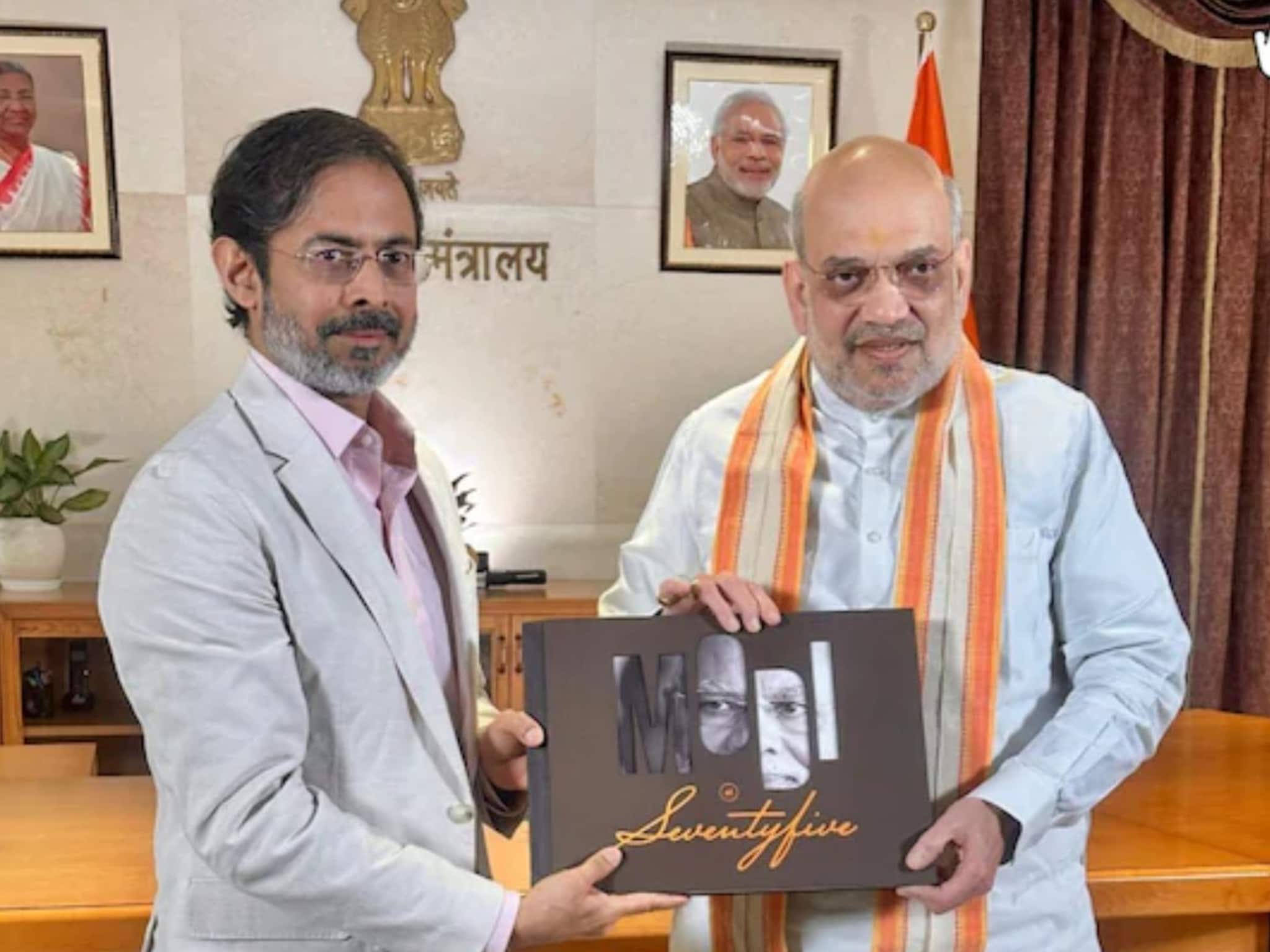 पंतप्रधान मोदींच्या जीवनावर आधारित 'Modi@75' पुस्तकाचं अमित शाह यांच्या हस्ते प्रकाशन