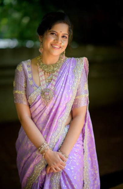  पुण्याची टॉकरवडी अशी तिची विशेष ओळख आहे. काही काळ पुण्यात आरजे म्हणूनही अमृताने काम केलंय. त्यावेळीच तिला 'पुण्याची टॉकरवडी' ही ओळख नव्याने मिळाली. अमृता देशमुखचा जन्म आणि 12 वी पर्यंतचं शिक्षण जळगावमध्ये झालं आहे. पुढे पदवी आणि पुढील शिक्षणासाठी ती पुण्यात आली.
