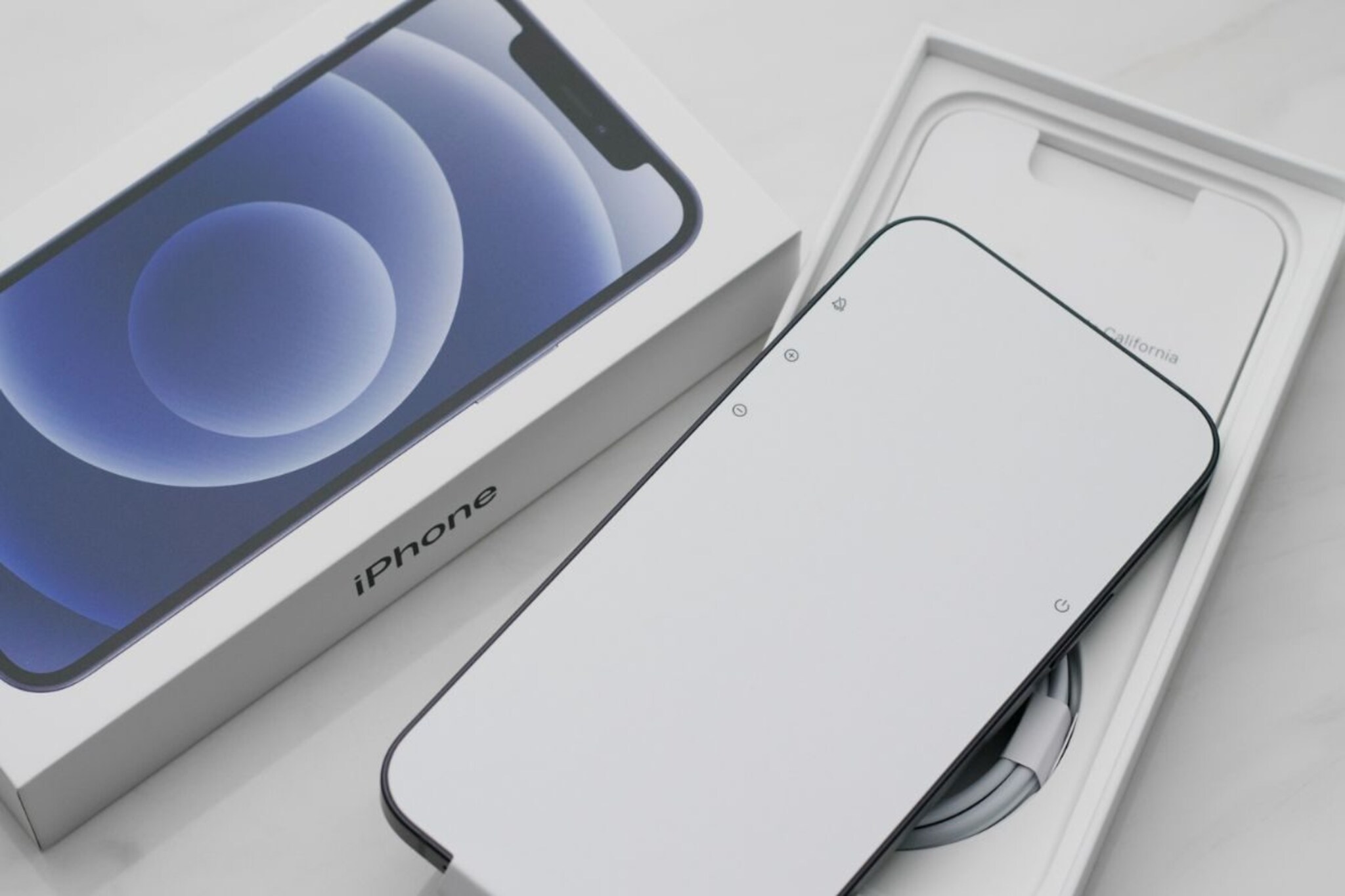 iPhone 17 लाँच होताच Appleचा नवा दणका, 'या' फोनची किंमत धडाधड पडली, कारणही समोर