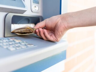 कॅश काढायला एटीएममध्ये जायची गरज नाही, एका स्कॅनने मिळणार रोख रक्कम कॅश काढायला एटीएममध्ये जायची गरज नाही, एका स्कॅनने मिळणार रोख रक्कम