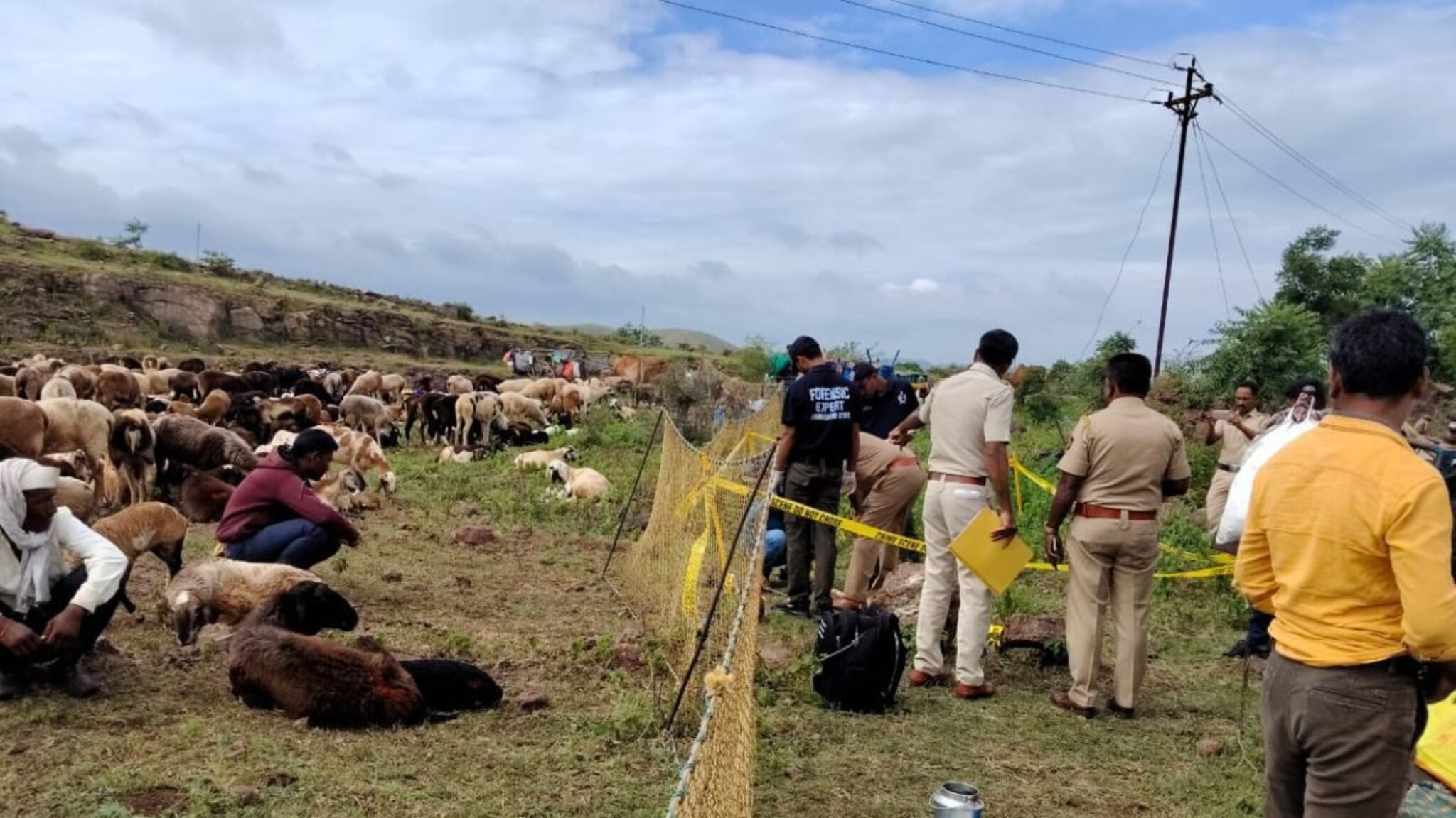 बीडमध्ये पुन्हा अमानुष हत्याकांड, 19 वर्षीय तरुणाला दगडाने ठेचून संपवलं