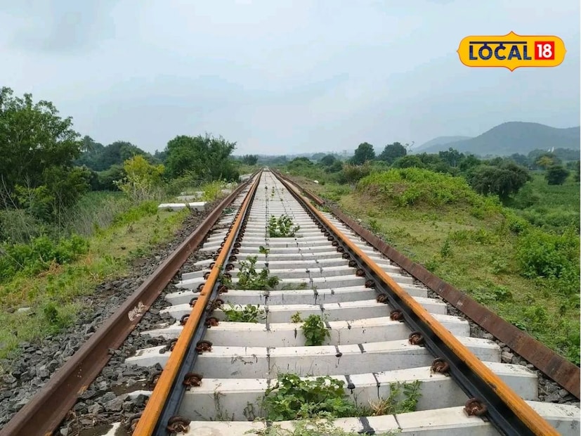 अहिल्यानगर – बीड – परळी असा एकूण 261 किलोमीटरचा मार्ग आहे. त्यावरील 166 किलोमीटरचा अहिल्यानगर ते बीड हा पहिला टप्पा पूर्ण झाला आहे. तर बीड ते परळी या टप्प्यातील काही कामे अद्याप अपूर्ण आहेत. त्यामुळे पहिल्या टप्प्यात गाडी बीड ते अहिल्यानगर अशीच धावणार आहे. परळीकरांना आणखी काही काळ वाटच पाहावी लागेल. 