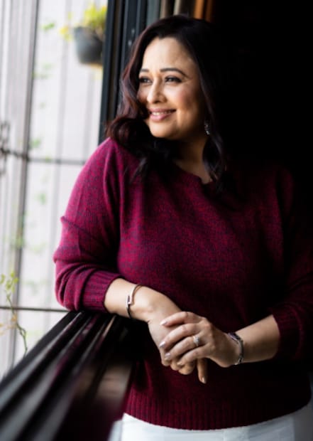  सोनालिका समीर जोशीसोबत 2001 मध्ये लग्नबंधनात अडकली. अभिनेत्रीने बोल बच्चन, चौकोन, वधाा वधाता सारख्या नाटकांत काम केलं आहे. माधवी 2008 पासून 'तारक मेहता का उल्टा चष्मा' या मालिकेच्या माध्यमातून प्रेक्षकांच्या भेटीला येत आहे.