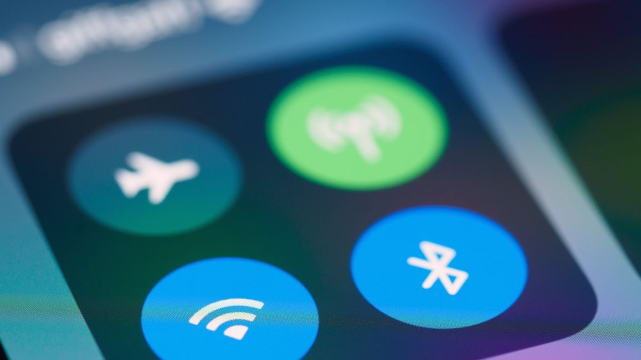 Bluetooth आणि Wifi नेहमी ऑन ठेवता? 'हे' 5 धोके वाचल्यानंतर एका सेकंदाचाही वेळ न घालवता कराल बंद