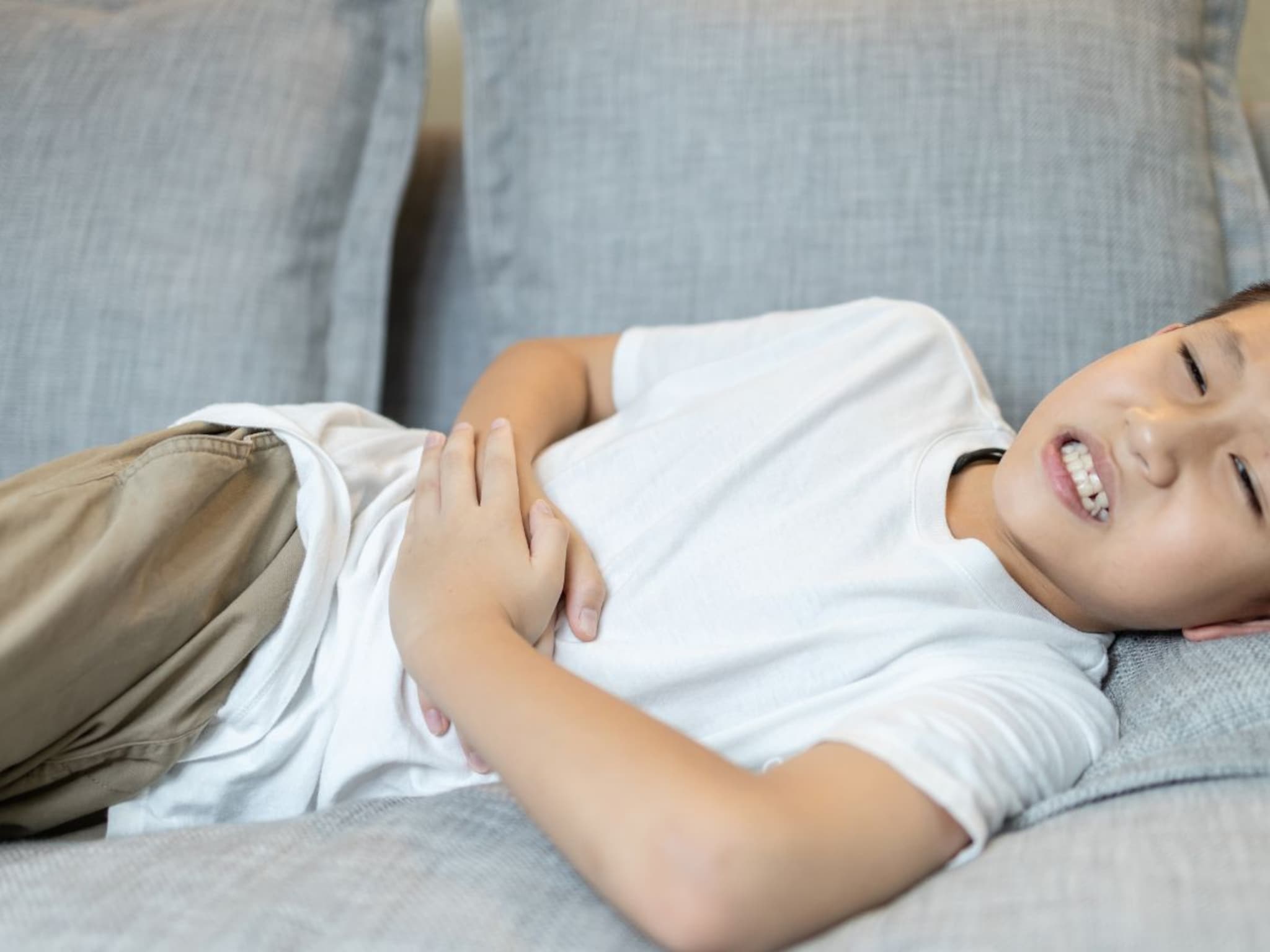 पोट दुखतंय म्हणून चिमुकल्याला डॉक्टरांकडे नेलं, X-Ray मध्ये जे दिसलं ते पाहून डॉक्टरांनाही फुटला घाम