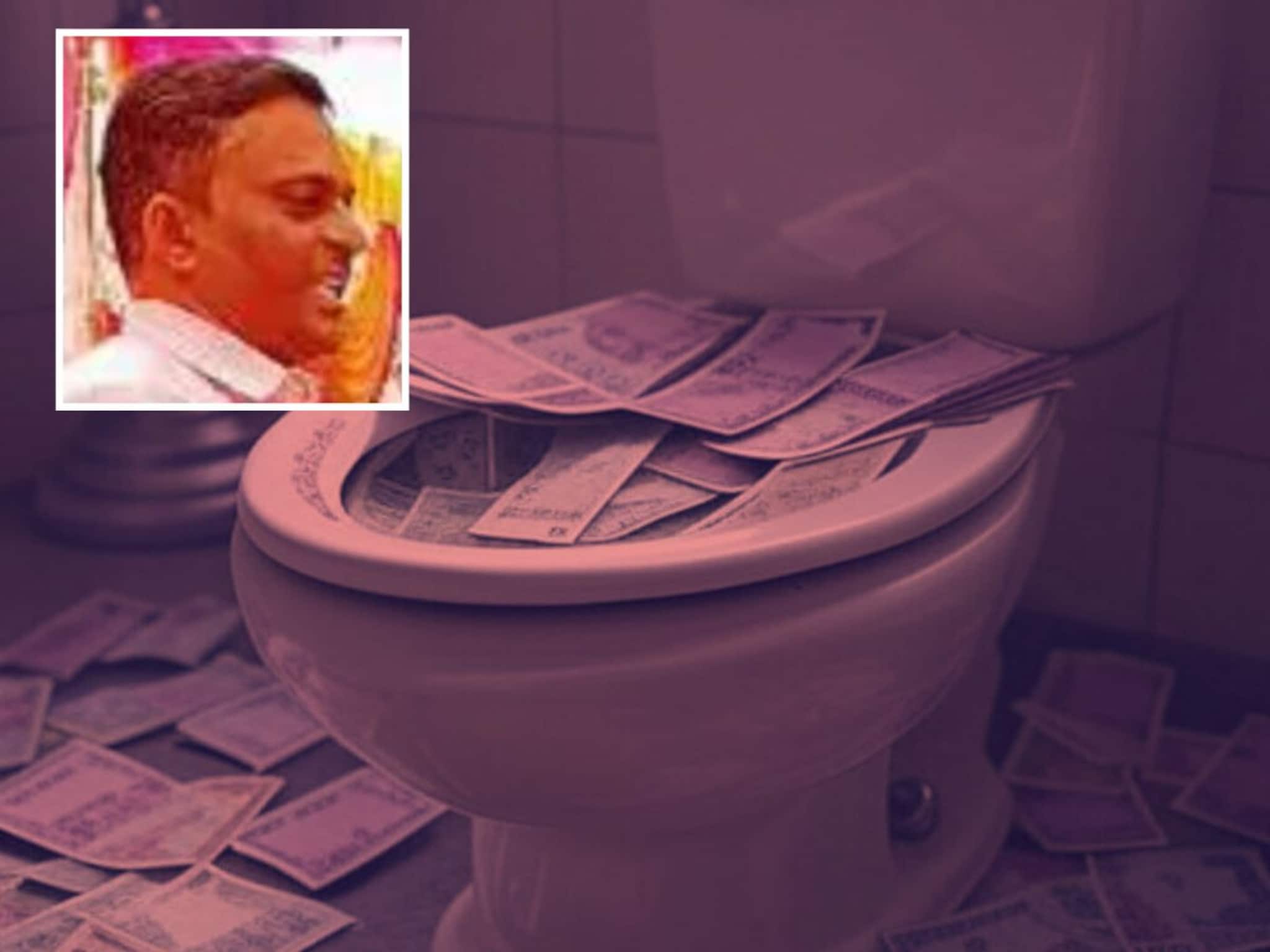 तावातावात गेला अन् टॉयलेटमध्ये टाकली लाखोंची रक्कम, बुलढाण्यात तहसिलदाराचा विचित्र कांड